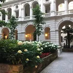 Koeroend Palace Apartment With 4 Bedrooms In An Unesco Protected Palazzo