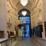 Koeroend Palace Apartment With 4 Bedrooms In An Unesco Protected Palazzo