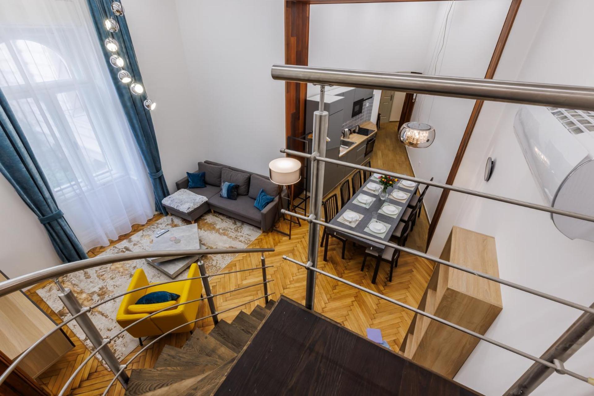 Korond Palace With 4 Bedrooms In An Unesco Protected Palazzo Apartment *